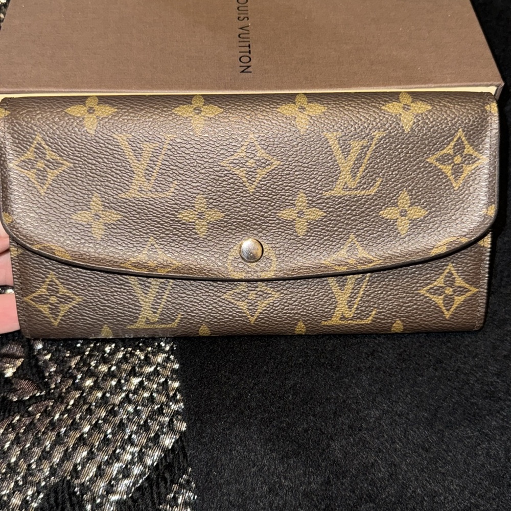 Women’s or Men’s Louis Vuitton Monogram Wallet with Yellow Guts inside Pristine - Picture 4 of 17